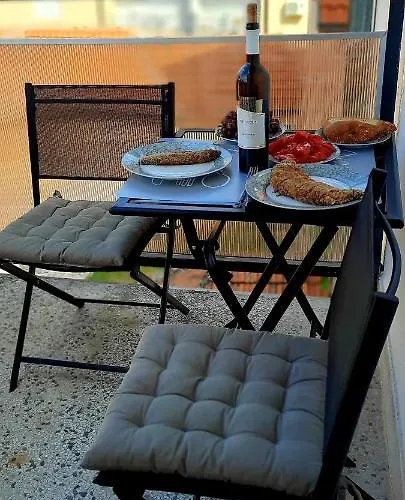 Lala Lux & Parking Free